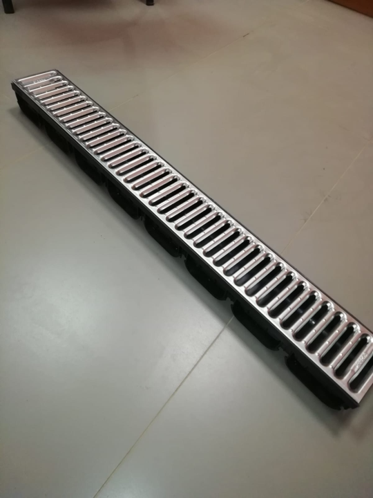 Лоток водоотводный S'park 2 пластиковый DN100 h70 с решеткой щелевой стальной оцинкованной (комплект) ЛВ-10.14.07-ПП — изображение 2