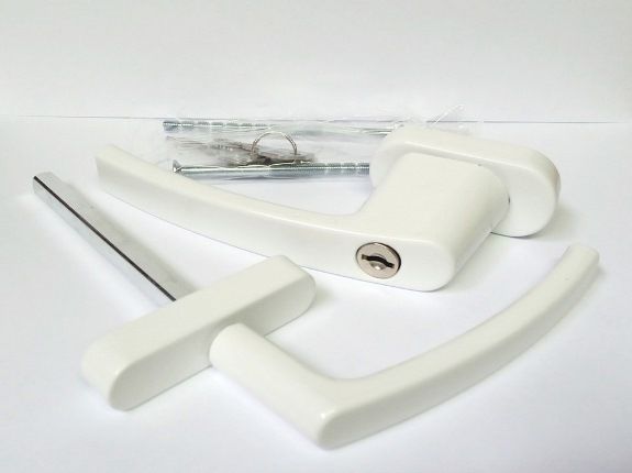 Ручка балконная с кл.двухстор.узкая/обычная, алюмин. BHS-F 02/key 9016 белая (40,10)