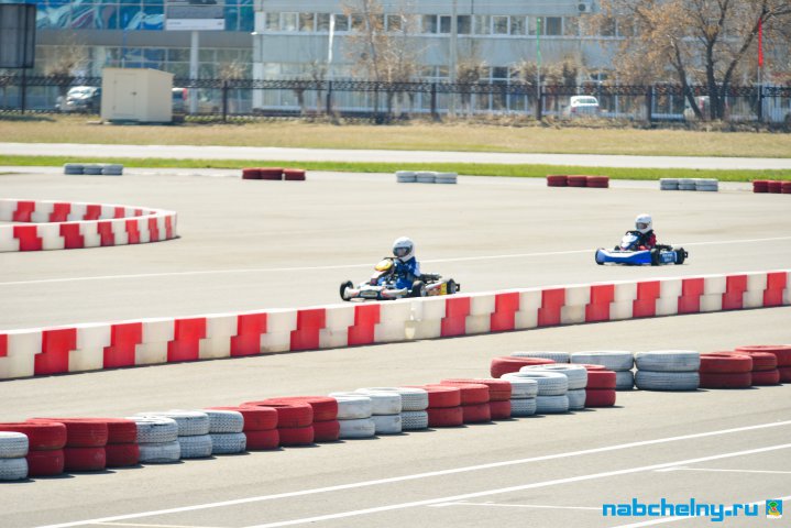 Барьер для ограждения картинг-трасс Т-образной формы 1000x300x510мм — изображение 34