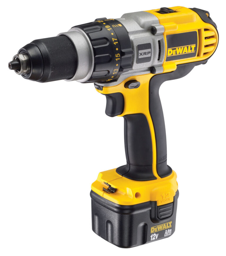 Аккумуляторная дрель-шуруповерт DeWalt DCD 940 B2